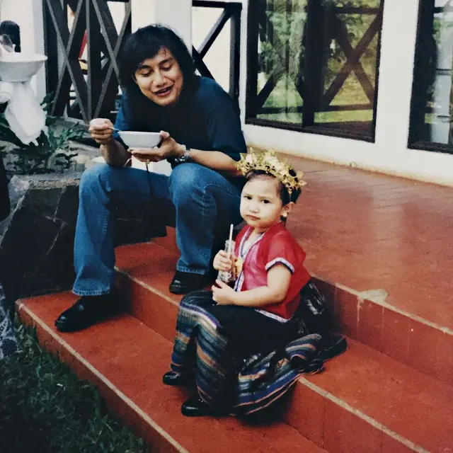 6 Potret Lawas Masa Kecil Chika Bagaskara, Dekat dengan Ira Wibowo Sedari Dulu