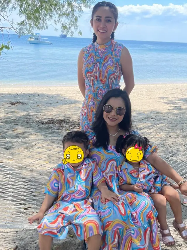 Beri Dukungan, Ini 6 Potret Kekompakan Rachel Vennya dan Ibunda Saat Liburan