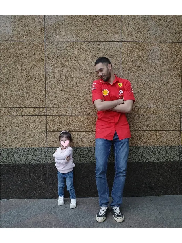 6 Potret Megantara Jadi Bapak Dua Anak, Pancarkan Aura Hot Daddy