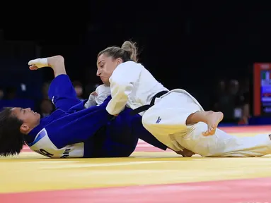 Pejudo putri Indonesia yang berlaga di kelas 52 kg pada Olimpiade Paris 2024, Maryam March Maharani terhenti langkahnya di babak 16 besar setelah dikalahkan pejudo Kosovo, Distria Krasniqi dalam laga yang berlangsung di Champ-de-Mars Arena, Paris, Minggu (28/7/2024). Rani, sapaan akrabnya kalah 0-10 berkat teknik bantingan dari lawan. Sebelumnya di babak 32 besar Maryam March Maharani berhasil mengalahkan pejudo Mozambik, Jacira Ferreira. (Dok. NOC Indonesia/Naif Muhammad Al'as)