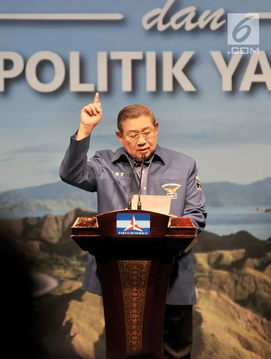 Ketua Umum Partai Demokrat Susilo Bambang Yudhoyono menyampaikan pidato politiknya dalam acara HUT Ke-17 Partai Demokrat di Jakarta, Senin (17/9). Acara itu digelar dengan tema Utamakan Rakyat dan Bangun Politik Yang Beradab. (Merdeka.com/Iqbal S Nugroho)