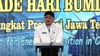 Kepala ESMD Provinsi Jawa tengah, Sujarwanto Dwiatmoko memberikan sambutan di acara Parade Hari Bumi Ke 52 tingkat provinsi Jawa tengah, yang diselenggarakan di Hotel Surakarta, Kamis (21/4/2022).