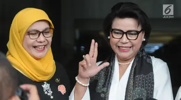 Istri Menteri Agama Lukman Hakim Saifuddin, Trisna Willy dan Wakil Ketua KPK Basaria Panjaitan memberikan keterangan di Jakarta, Rabu (19/9). Kedatangan Istri Menag membahas persiapan Hari Perempuan Internasional bersama SPAK. (Merdeka.com/Dwi Narwoko)