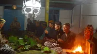 Muji Dzikir Sadran digelar di Pasemuan atau tempat ibadah penganut Islam Kejawen di Desa Kalikudi, Cilacap menjelang Ramadan. (Foto: Liputan6.com/Muhamad Ridlo)