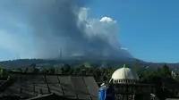 Gunung Tangkuban Parahu Erupsi (Foto: Twitter BNPB)