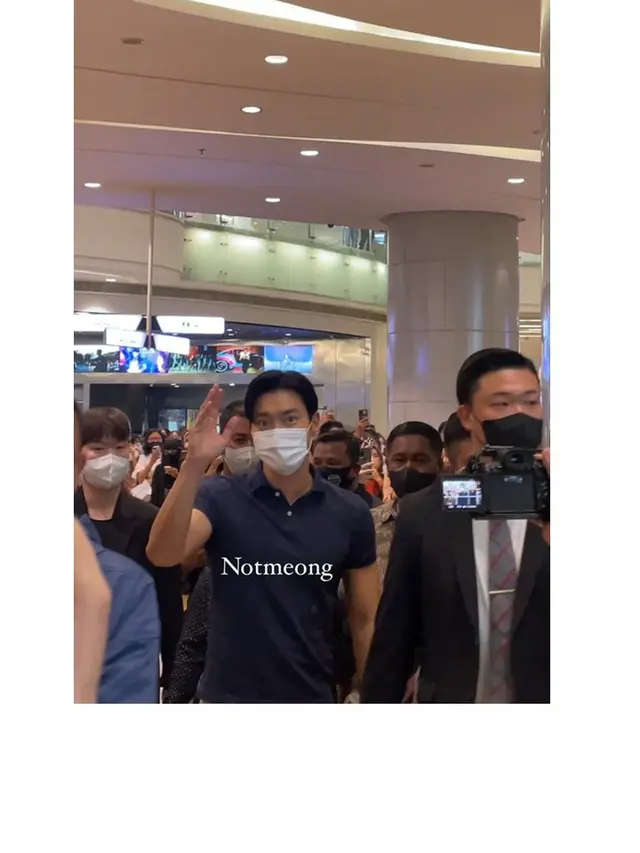 9 Momen Siwon Super Junior Kunjungi Kwangya Store Jakarta, Sempat Jajanin Anak Kecil
