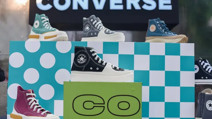 Pilihan Sneakers Legendaris yang Nyaman untuk Sehari-hari dengan Gaya Futuristik di Koleksi Converse Spring 2023
