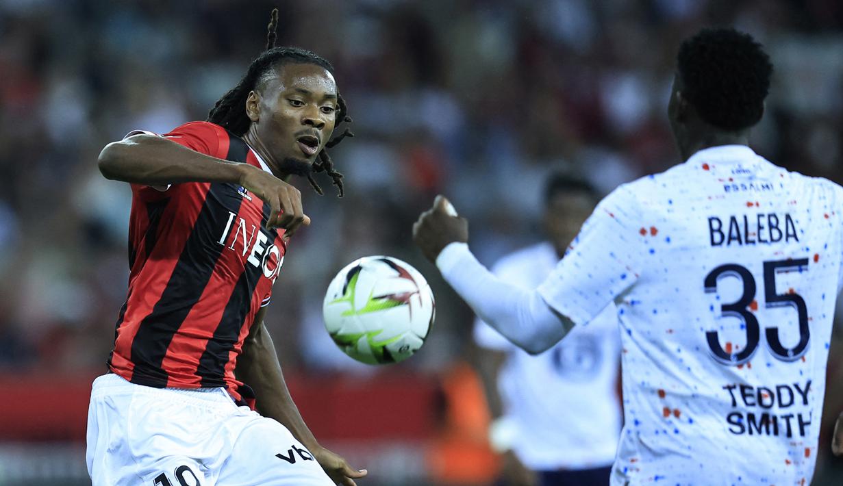 Kheprem Thuram bermain untuk Nice sejak tahun 2019 lalu. Sampai sejauh ini, pemain asal Prancis tampil mengesankan dan sudah memainkan 148 pertandingan di semua kompetisi yang membuat klub besar seperti MU berniat memboyongnya. (AFP/Valery Hache)