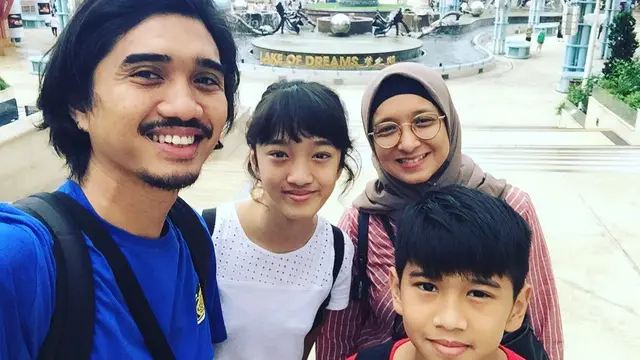 6 Potret Harmonis Keluarga Duta Sheila On 7, Jauh dari Isu Tak Sedap