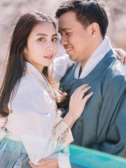 Salah satu potret liburan Jojo dan Clairine di Korea Selatan nih!  Bagi yang jomblo, harap bersabar ya! (Liputan6.com/IG/clairineclay)