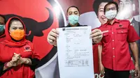 Bakal calon Wali Kota (Bacawali) Surabaya, Eri Cahyadi mengurus kartu tanda anggota (KTA) sebagai kader partai PDI Perjuangan. (Foto: Liputan6.com/Dian Kurniawan)