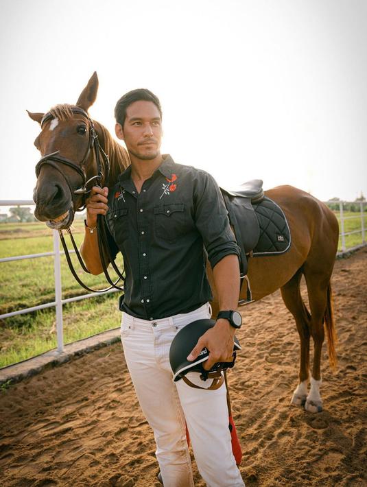 <p>Diketahui Richard Kyle dan Claus Schmidtt juga bersahabat dekat hingga sang fotografer bahkan menyebut mantan kekasih Jessica Iskandar itu dengan sebutan bestie. (FOTO: instagram.com/richo_kyle/)</p>