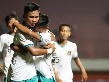 Timnas Indonesia U-16 berhasil menang telak 9-0 atas Singapura dalam laga kedua Grup A Piala AFF U-16 2022 di Stadion Maguwoharjo, Sleman, Rabu (3/8/2022) malam WIB. Di babak pertama Timnas Indonesia U-16 sudah unggul 6-0 dan di babak kedua kembali menambah 3 gol. (PSSI)