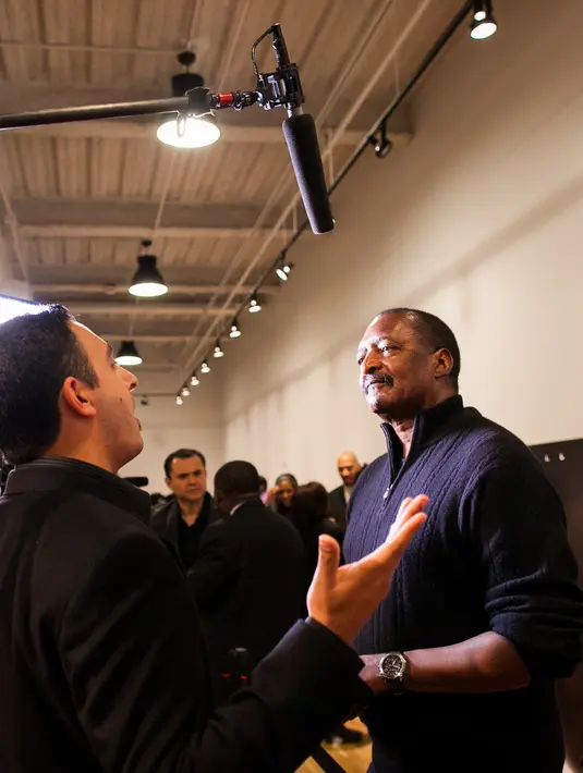 "Sejauh ini saya belum mendengar spekulasi yang jelas dari mulut Jay Z. Namun hati saya terenyuh ketika Beyonce menitihkan airmatanya tentang kisruh rumah tangganya di ambang perceraian," tutur Mathew. (AFP/Bintang.com)