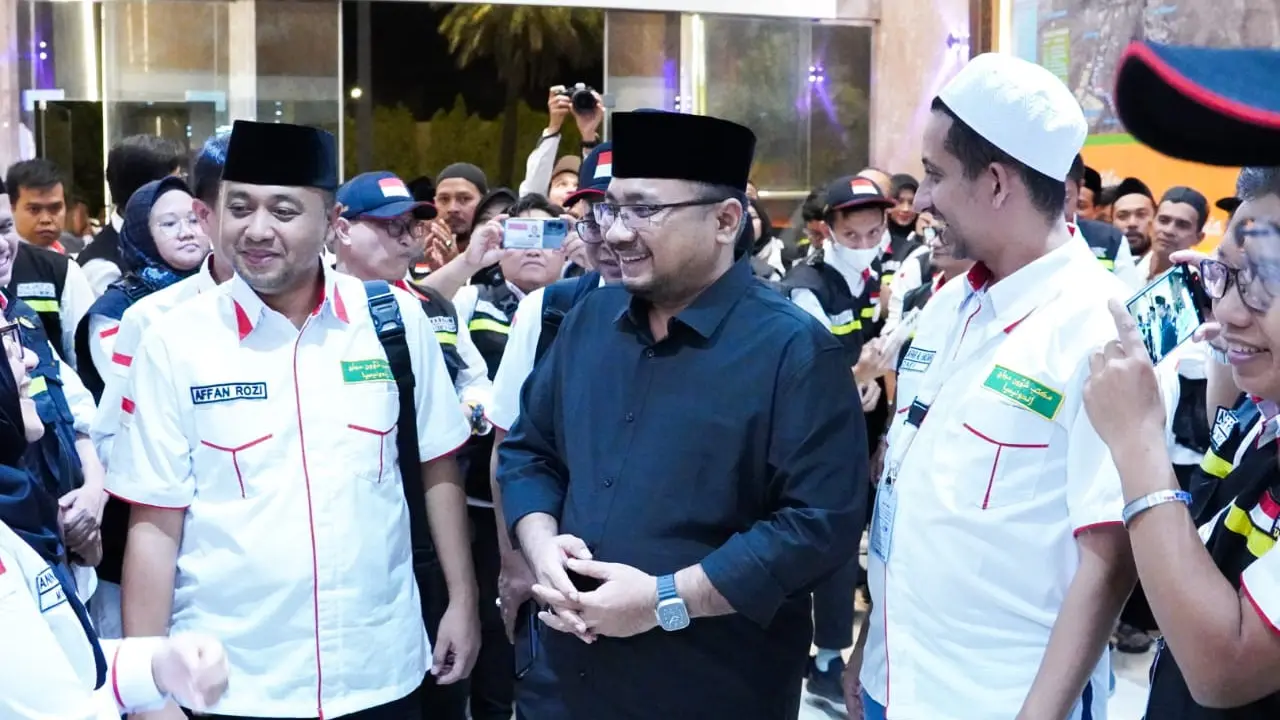Menteri Agama Yaqut Cholil Qoumas meninjau kesiapan PPIH Arab Saudi melaksanakan puncak ibadah haji di Armuzna. Menag meminta petugas PPIH menyiapkan menu makanan alternatif untuk jemaah lansia. (FOTO: MCH PPIH ARAB SAUDI 2023)