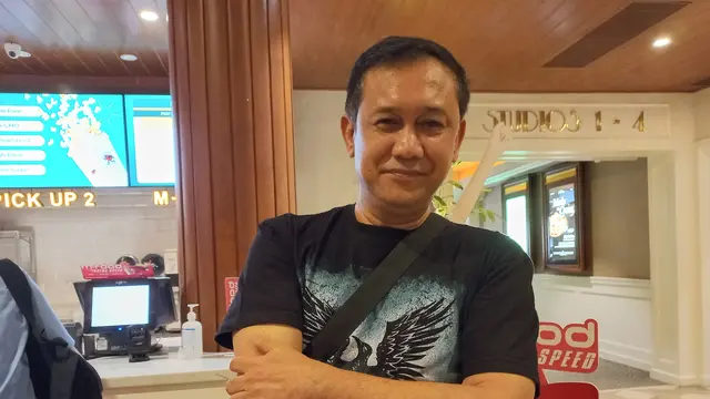Denny Siregar produser Sayap-Sayap Patah