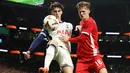 Hingga akhir babak pertama, Tottenham Hotspur gagal menembuas pertahanan solid AZ Alkmaar. (AP Photo/Ian Walton)