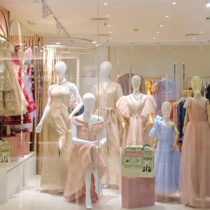 Jelang Natal dan Tahun Baru, Leura Prive Hadirkan Gaun Pesta Siap Pakai untuk Ibu dan Anak