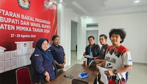 Tiga warga Kabupaten Mimika, Papua memberikan tanggapan terhadap pencalonan Maximus Pigai sebagai calon Bupati Mimika. Mereka menyebutkan dugaan penggunaan ijazah dan gelar palsu dalam berkas pendaftaran Maximus. Foto: liputan6.com/edhie prayitno ige&nbsp;