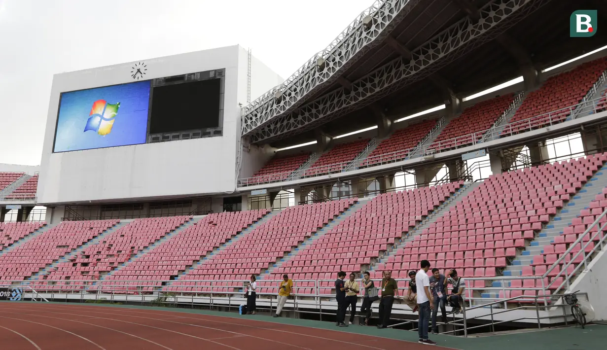 Suasana tampak dalam dari Stadion Rajamangala, Bangkok, Jumat (16/11). Stadion dengan kapasitas 49.722 kursi itu akan menggelar laga Piala AFF 2018 antara Thailand melawan Timnas Indonesia. (Bola.com/M. Iqbal Ichsan)