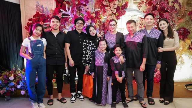Dapat Kejutan Mewah, Ini 7 Potret Pesta Ulang Tahun Ashanty Bersama Keluarga Besar