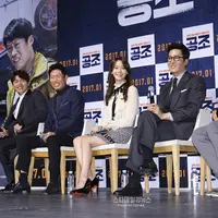Yoona SNSD dan pemain film Confidential Assignment. (via Soompi)