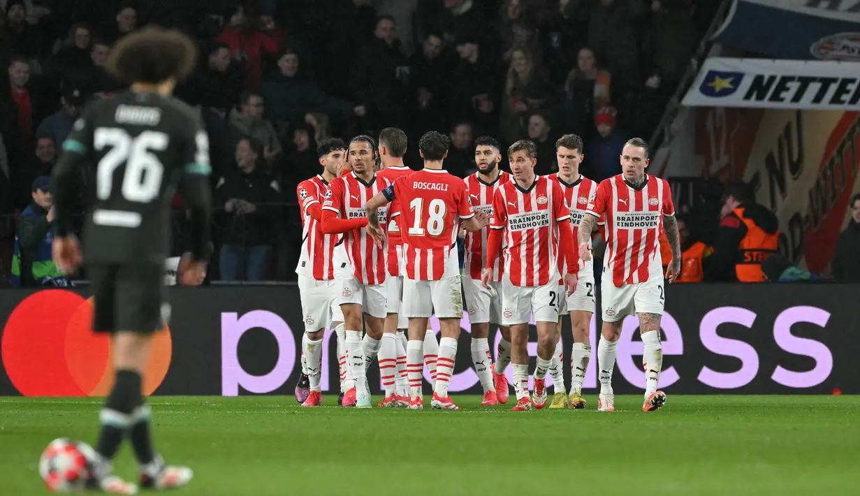 PSV Eindhoven sukses mengalahkan Liverpool dengan skor 3-2. (NICOLAS TUCAT/AFP)