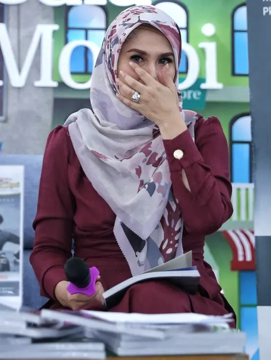 Sebagai sahabat, Marini pastinya turut bersedih, namun ketika dimintai keterangan oleh awak media, Marini hanya meminta doa yang terbaik untuk sahabatnya tersebut. Ia yakin bahwa Inneke adalah sosok yang baik. (Adrian Putra/Bintang.com)