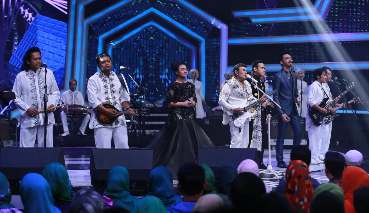 Dalam Konser Kemenangan tersebut, menobatkan Fildan Baubau menjadi jawara dalam ajang pencarian bakat dangdut dari berbagai negara. Fildan Baubau dinobatkan sebagai pemenang D'Academy Asia 3. (Adrian Putra/Bintang.com)