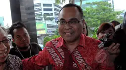 Anggota Tim 9, Hikmahanto Juwana mendatangi Gedung KPK, Jakarta, Selasa (3/2/2015). Kedatangan Tim 9 untuk membahas permasalahan antara KPK dan Polri. (Liputan6.com/Faisal R Syam)