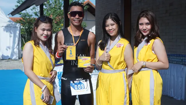 Juara Pertama Triathlon Kategori Sprint Distance Pria Johari Johan