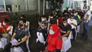 Suasana para Atlet Nasional menunggu untuk mengikuti vaksin di Rumah Sakit Olahraga Nasional, Jakarta, Jumat (12/3/2021). Kemenpora bersama Kemenkes melakukan vaksinasi COVID-19 dosis ke-2 kepada insan olah raga nasional dengan menyasar 820 orang secara bertahap. (Liputan6.com/Herman Zakharia)