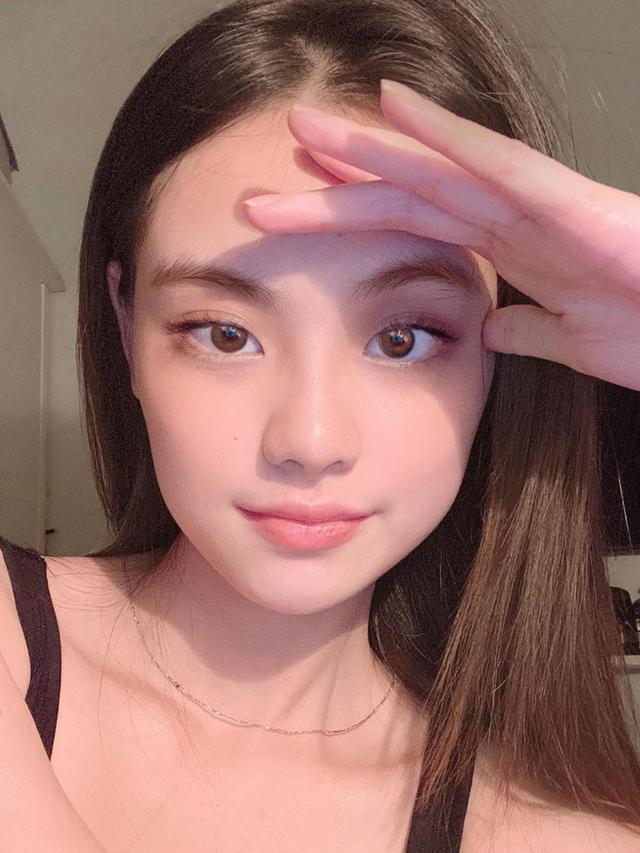 7 Potret Terbaru Gege Elisa Disebut Mirip Jennie Blackpink Hot
