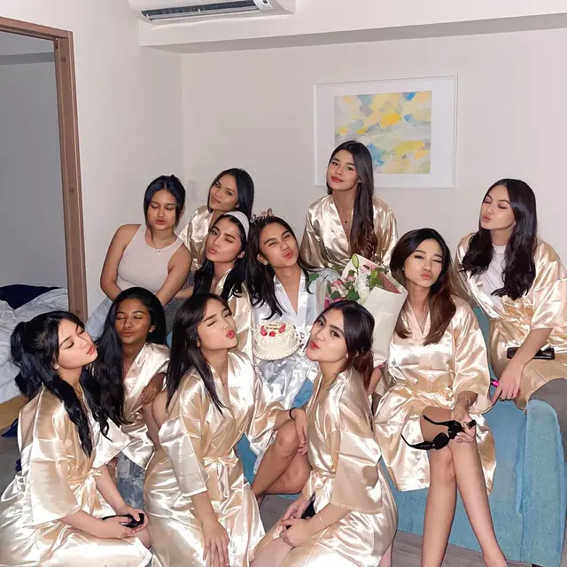 6 Potret Bridal Shower Azizah Salsha, Dikabarkan Menikah dengan Pratama Arhan Hari Ini