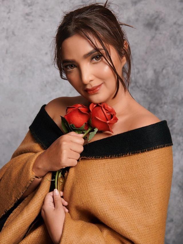 7 Gaya Pemotretan Ashanty dengan Makeup Flawless, Tetap Menawan