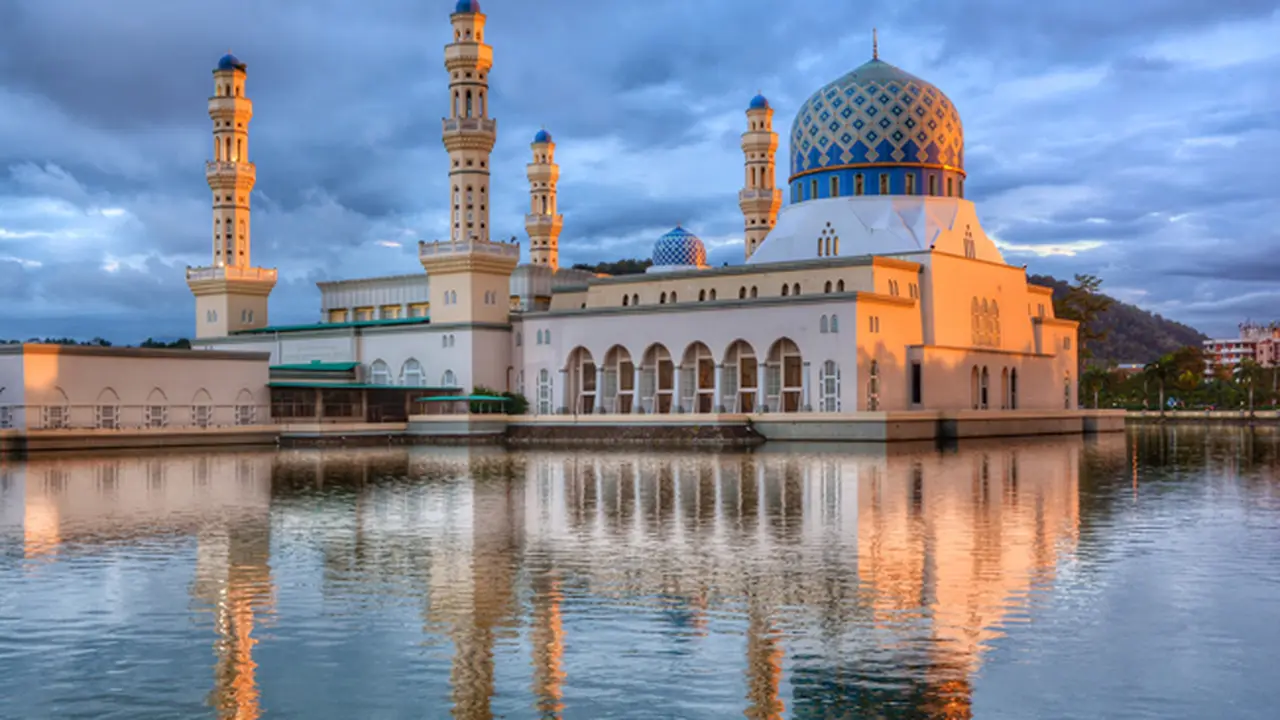 Heboh, Video Penghalang Salat di Masjid Berpindah Sendiri