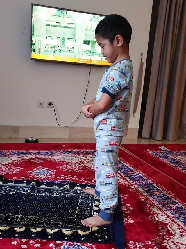 Masih Kecil, Ini Potret Gemas 5 Anak Selebriti Saat Belajar Sholat