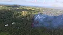 Lava yang ditumpahkan dari letusan gunung Kilaueaa menghanguskan sejumlah pohon di dekat kota Pahoa di Big Island di Hawaii, (3/5). Lava menjalar ke pemukiman warga di dekat gunung tersebut. (U.S. Geological Survey via AP)