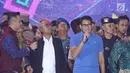 Wakil Gubernur DKI Jakarta, Sandiaga Uno menyapa para penonton konser Gempita 2018 di pantai karnaval Ancol, Jakarta, Senin (1/1). (Liputan6.com/Herman Zakharia)