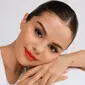 Tutorial Makeup Harian Selena Gomez untuk Wajah Segar (Instagram @selenagomez)