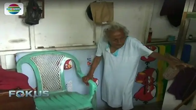 Kendati hidup dalam keterbatasan, Nenek Nurmanisatim bersikukuh tidak mau pindah ke panti jompo.
