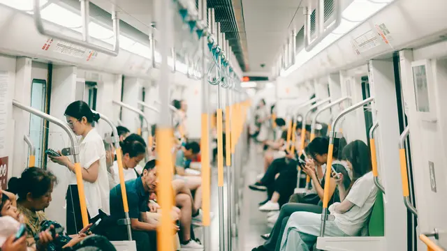 Anak MRT Culture, Bagaimana Transportasi Publik Mengubah Cara Anak Jakarta Bersosialisasi