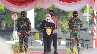 Gubernur Jatim saat apel siaga bencana di Surabaya. (Dian Kurniawan/Liputan6.com)