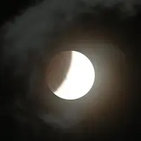 Inilah sejumlah hasil foto-foto planet Mars yang berhasil diabadikan oleh netizen saat gerhana Bulan terlama berlangsung. (Ilustrasi: Bintang.com/Bambang E.Ros)