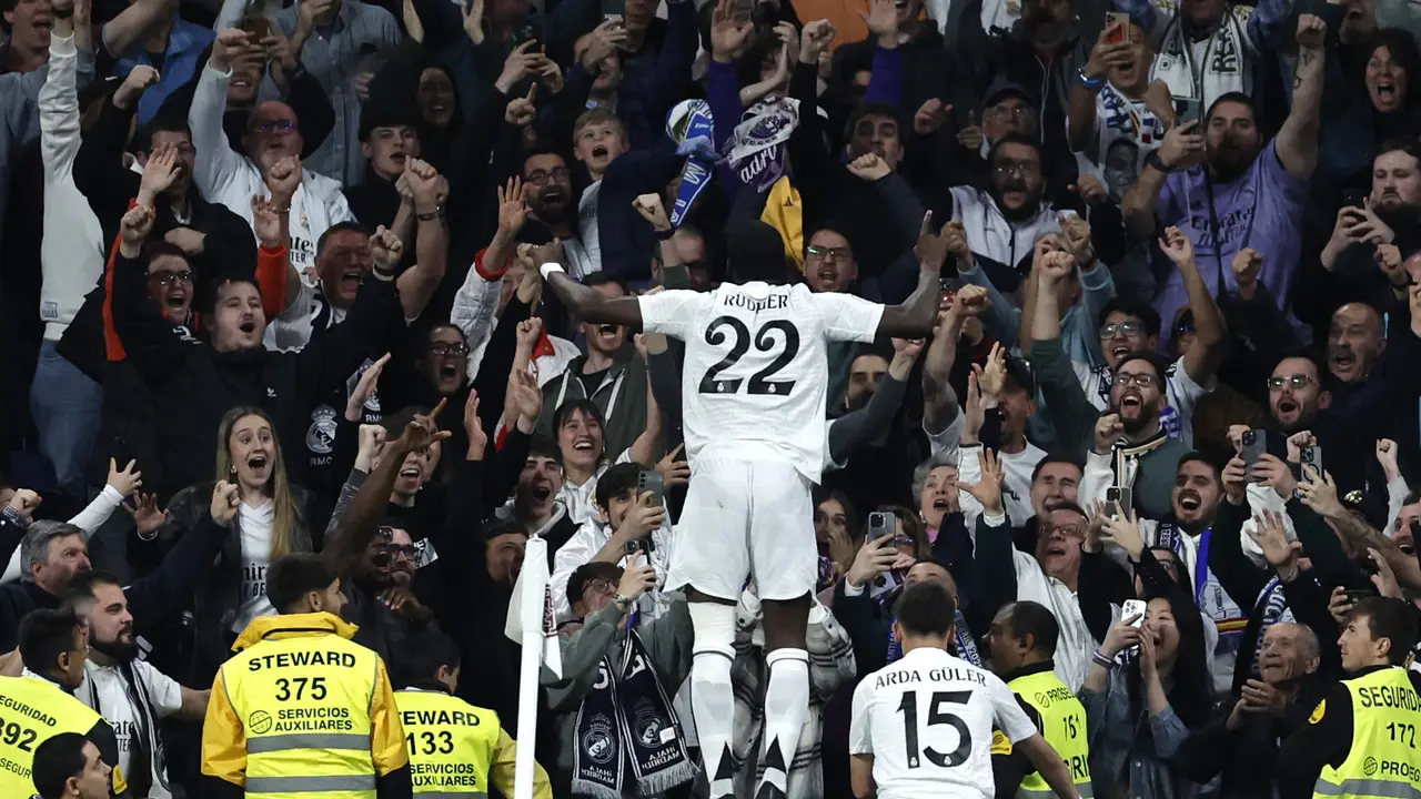 Selebrasi pemain Real Madrid saat melawan Real Sociedad di semifinal kedua Copa del Rey