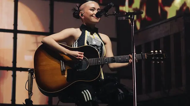 Potret NIKI Sukses Gelar Konser 'Buzz World Tour' di Jakarta (credit: instagram/nikizefanya)