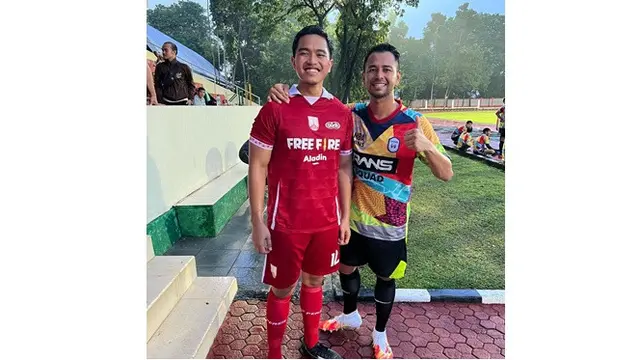 6 Potret Erina Gudono Temani Kaesang Main Bola, Momen Momong Cipung Curi Perhatian