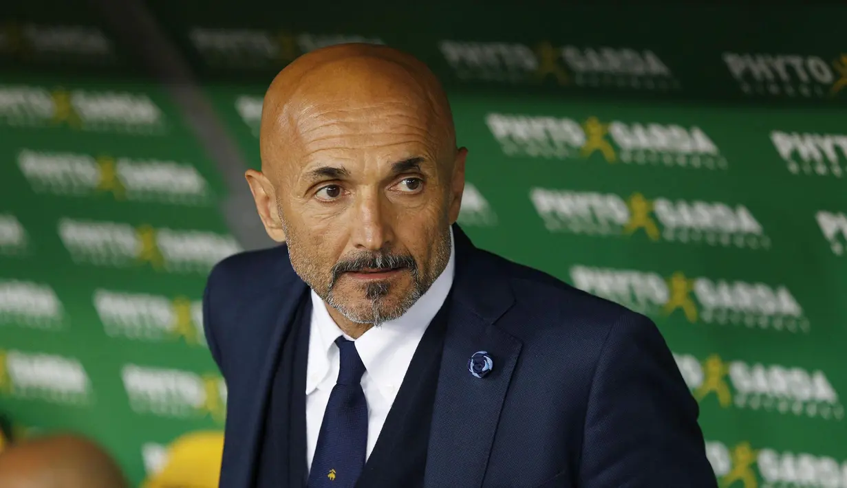 Pelatih Inter Milan, Luciano Spalletti  saat mendampingi timnya melawan Verona pada lanjutan Serie A di Bentegodi stadium, Verona, (30/10/2017). Inter Milan menang 2-1. (Filippo Venezia/ANSA via AP)