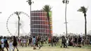 Pengunjung menghadiri Coachella Music and Arts Festival di Empire Polo Club, Indio, California, Amerika Serikat, 16 April 2022. Niki Zefanya dan Rich Brian menjadi musisi Indonesia pertama yang tampil di Coachella. (Photo by Amy Harris/Invision/AP)