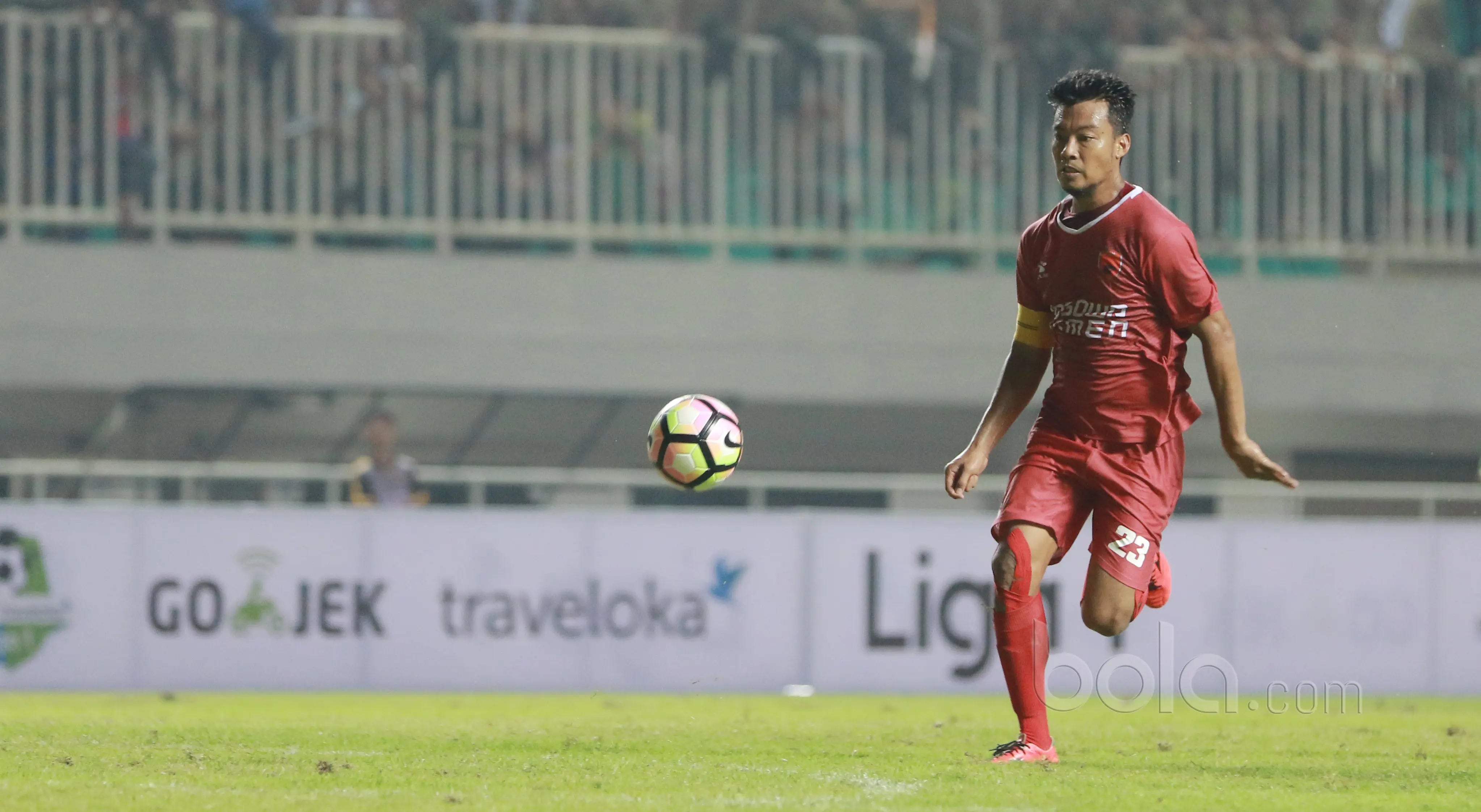 Hamza Hamzah dikaitkan dengan Sriwijaya FC setelah meninggalkan PSM Makassar. (Bola.com/Nicklas Hanoatubun) 